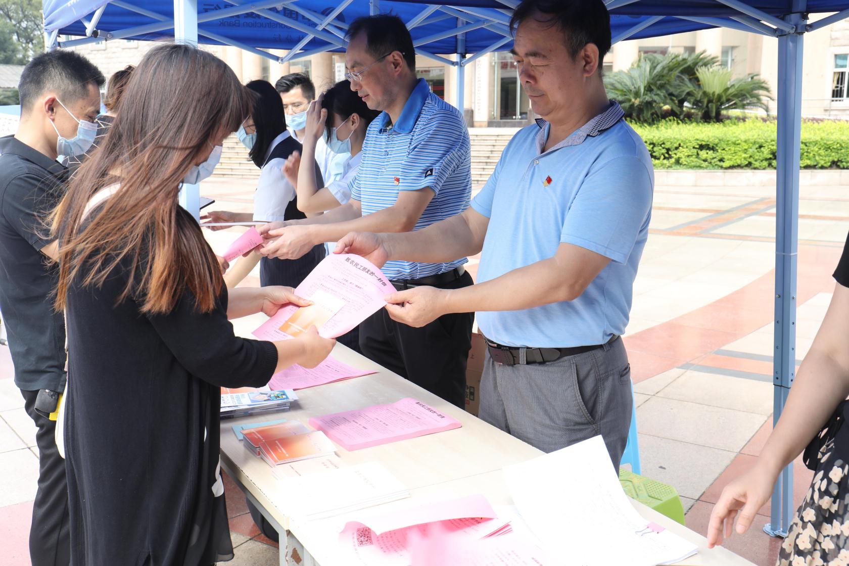 疊彩區(qū)多措并舉貫徹落實(shí)《保障農(nóng)民工工資支付條例》 全力維護(hù)農(nóng)民工合法權(quán)益